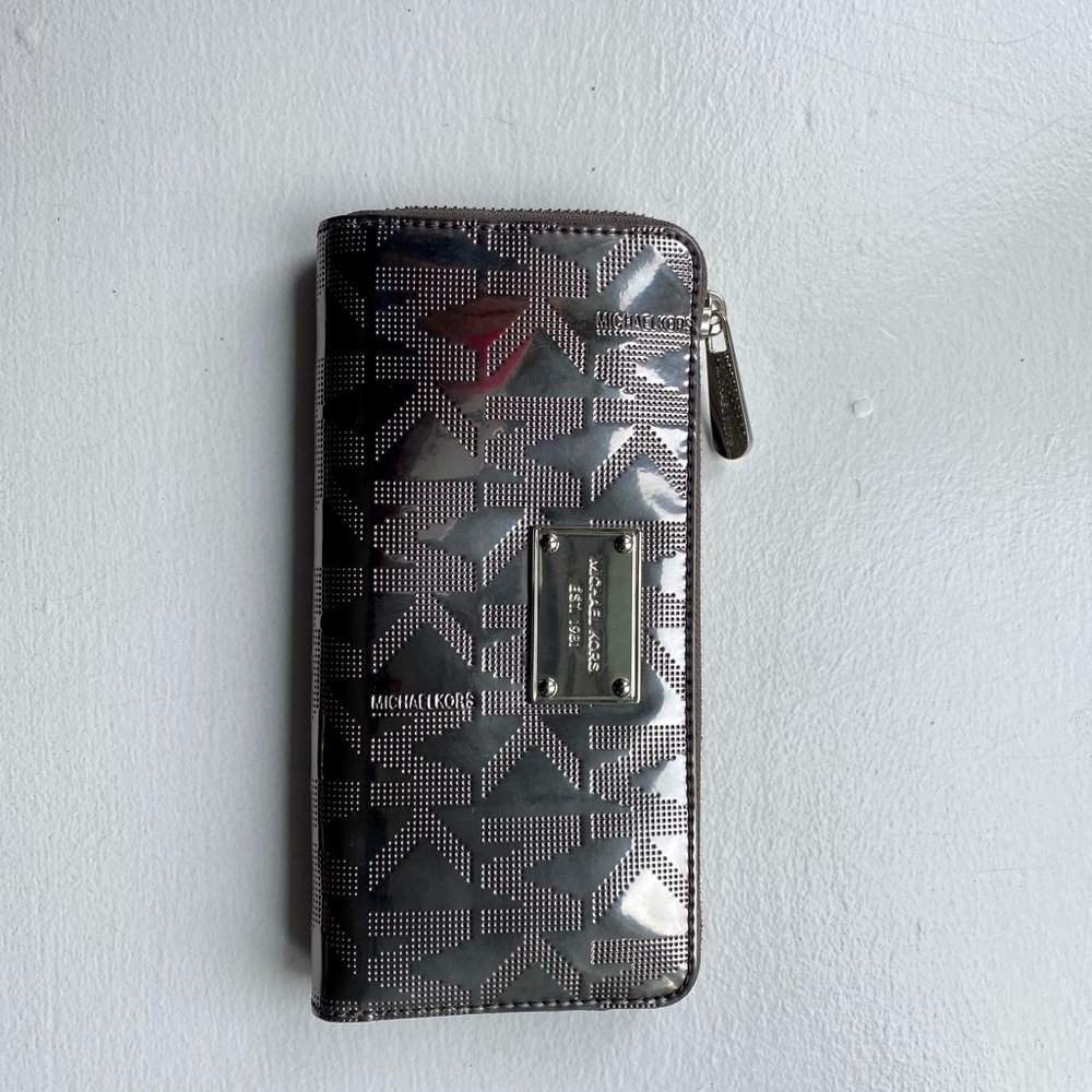 Michael Kors Zip Around Wallet